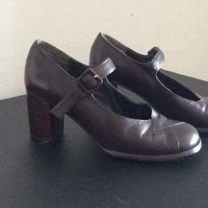 Chunky vintage heel